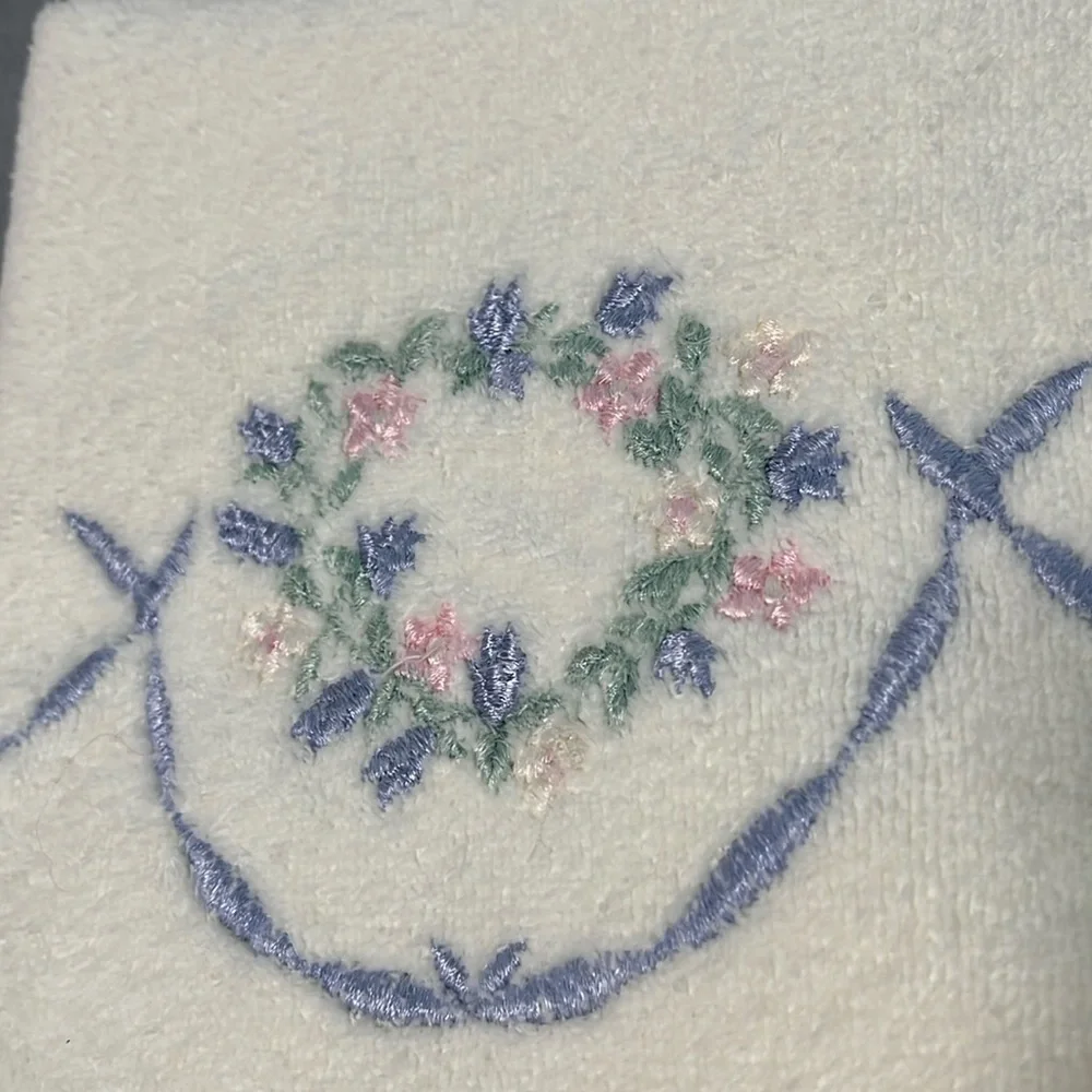Ivory Floral Bath Towel Set Cottagecore Embroidered - Picture 8 of 8